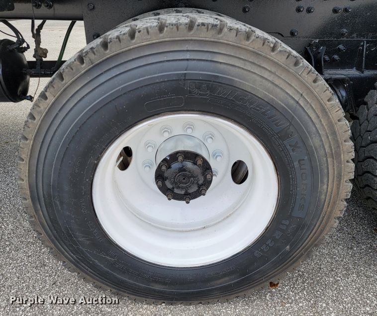 image for item JE9168 2004 Freightliner Business Class M2  pressure digger truck