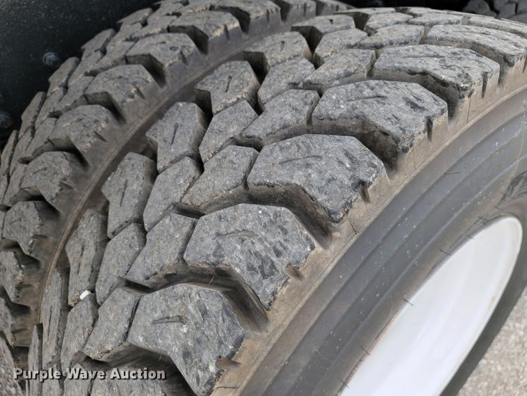 image for item JE9168 2004 Freightliner Business Class M2  pressure digger truck