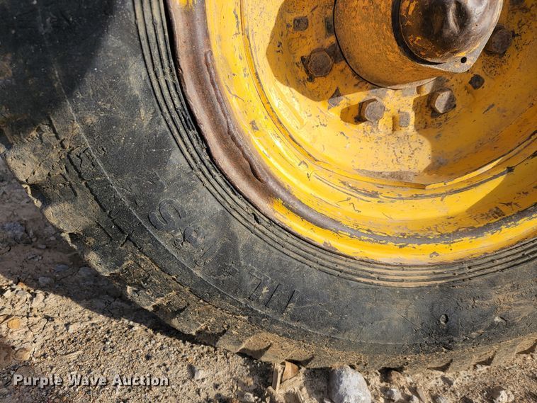 image for item JE9228 John Deere 410C  backhoe