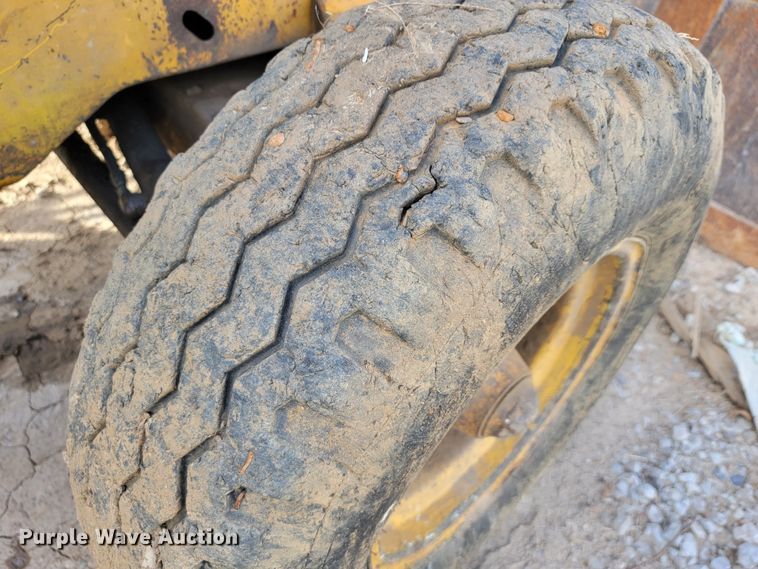 image for item JE9228 John Deere 410C  backhoe