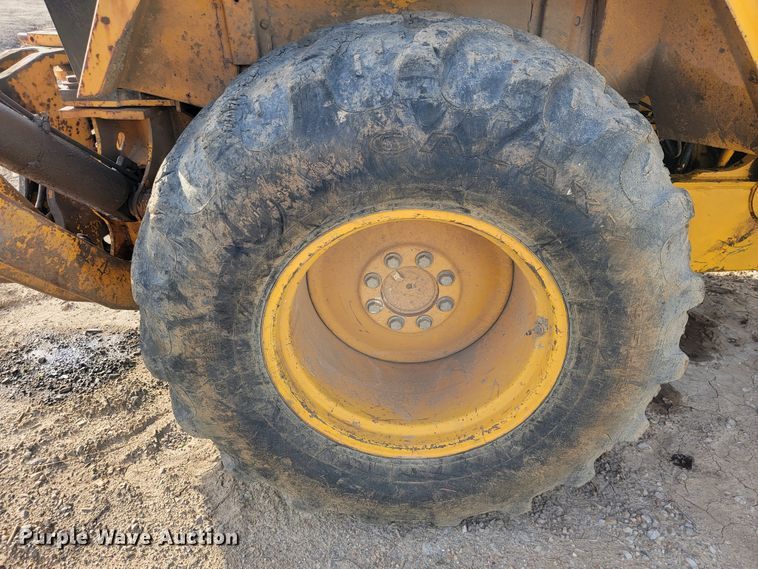 image for item JE9228 John Deere 410C  backhoe