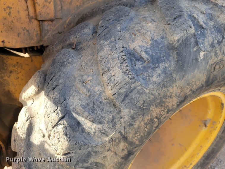 image for item JE9228 John Deere 410C  backhoe