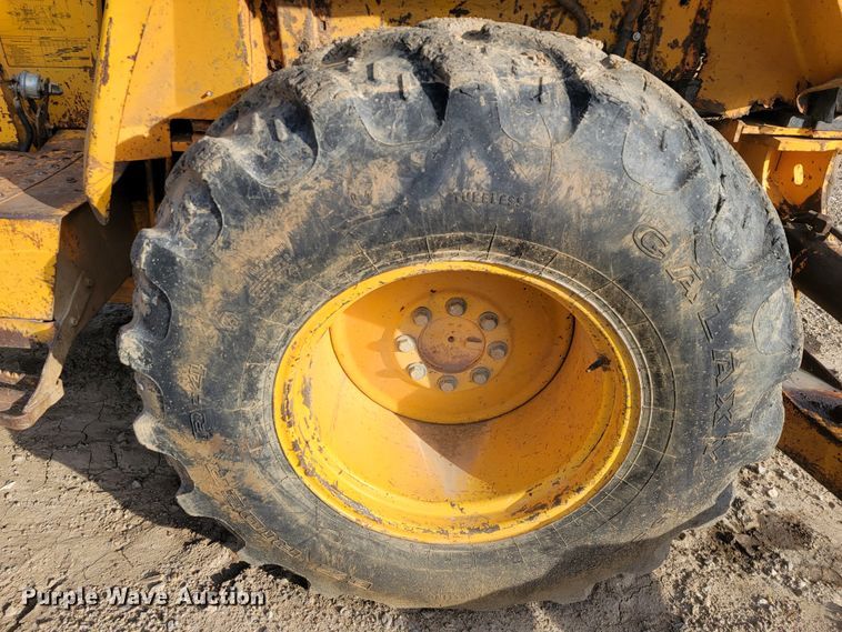 image for item JE9228 John Deere 410C  backhoe