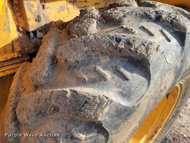 image for item JE9228 John Deere 410C  backhoe