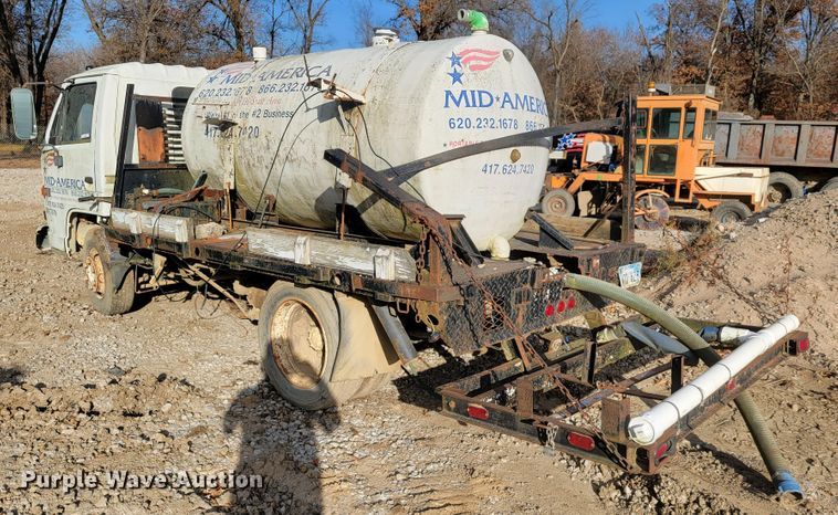 image for item JE9230 1993 GMC 4000DSL  flatbed truck