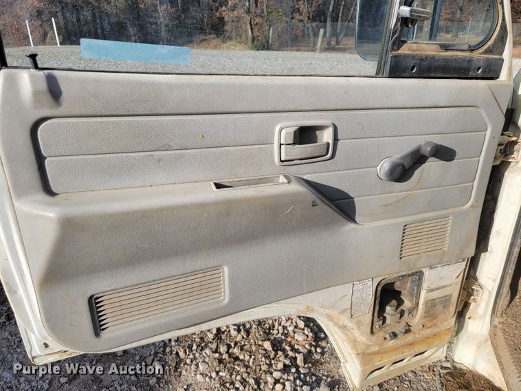 image for item JE9230 1993 GMC 4000DSL  flatbed truck