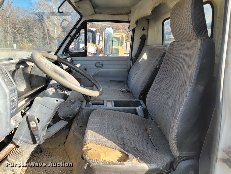 image for item JE9230 1993 GMC 4000DSL  flatbed truck