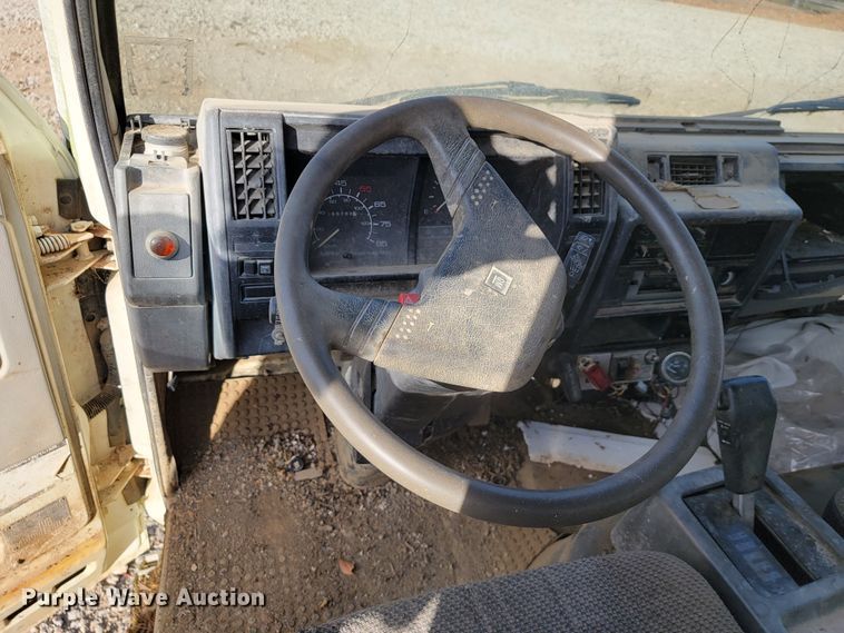 image for item JE9230 1993 GMC 4000DSL  flatbed truck