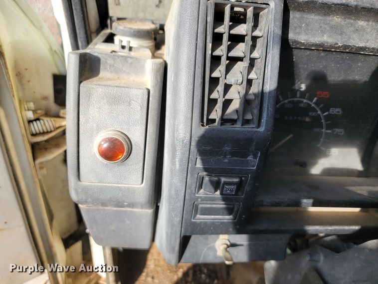 image for item JE9230 1993 GMC 4000DSL  flatbed truck