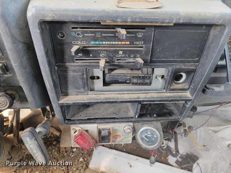 image for item JE9230 1993 GMC 4000DSL  flatbed truck