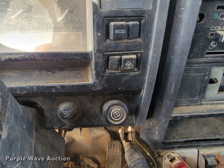 image for item JE9230 1993 GMC 4000DSL  flatbed truck