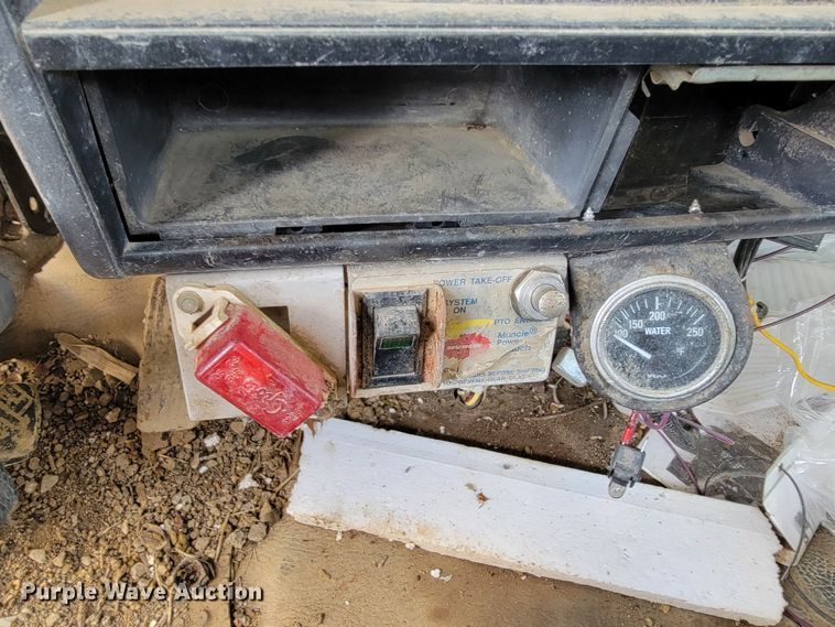 image for item JE9230 1993 GMC 4000DSL  flatbed truck