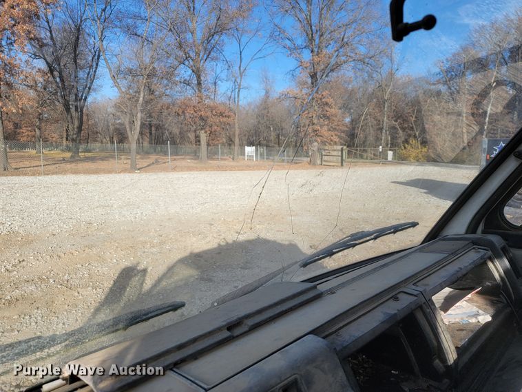 image for item JE9230 1993 GMC 4000DSL  flatbed truck