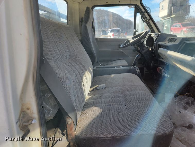 image for item JE9230 1993 GMC 4000DSL  flatbed truck