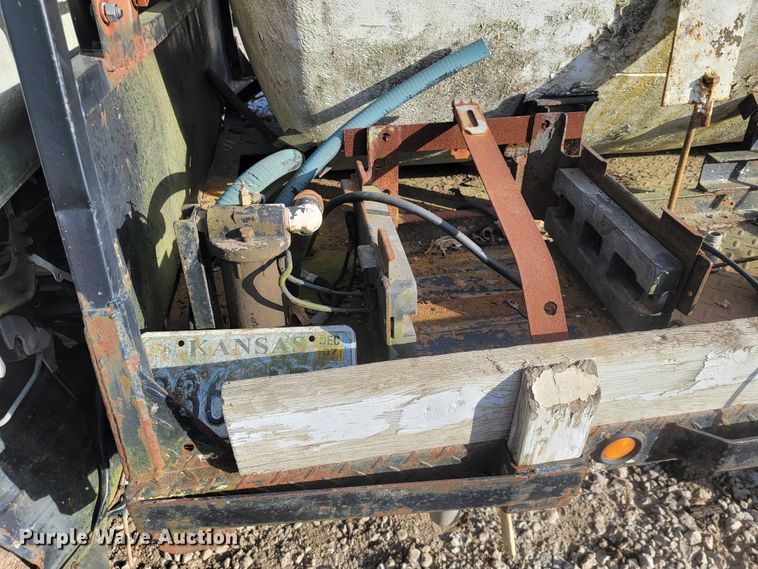 image for item JE9230 1993 GMC 4000DSL  flatbed truck