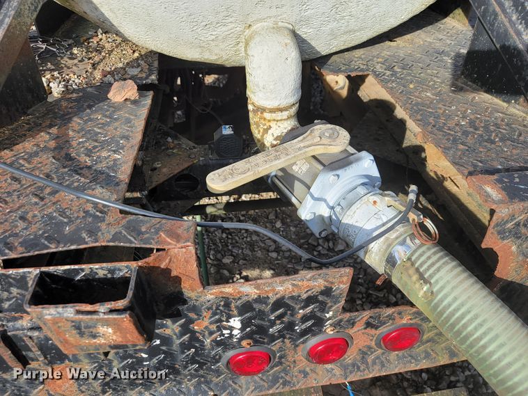 image for item JE9230 1993 GMC 4000DSL  flatbed truck