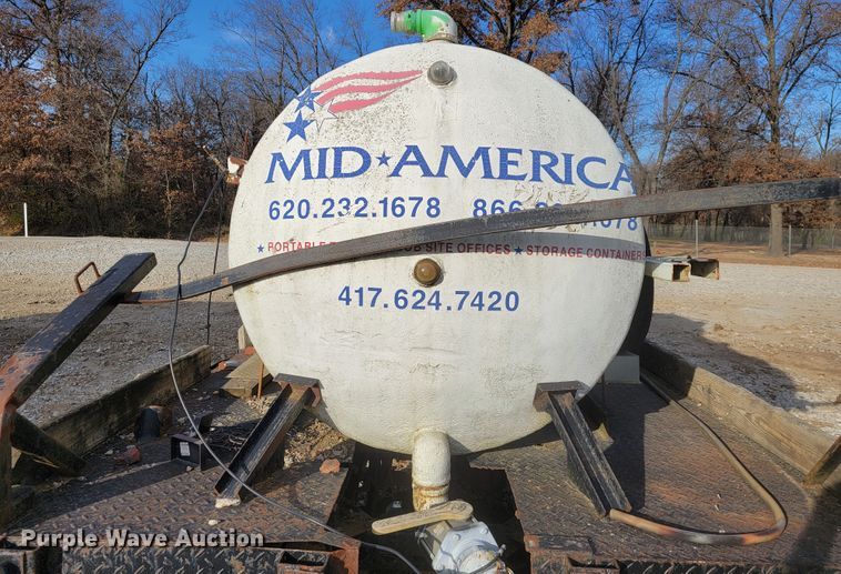 image for item JE9230 1993 GMC 4000DSL  flatbed truck