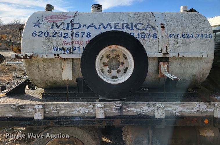 image for item JE9230 1993 GMC 4000DSL  flatbed truck