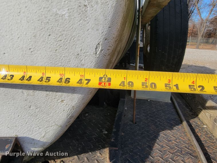 image for item JE9230 1993 GMC 4000DSL  flatbed truck