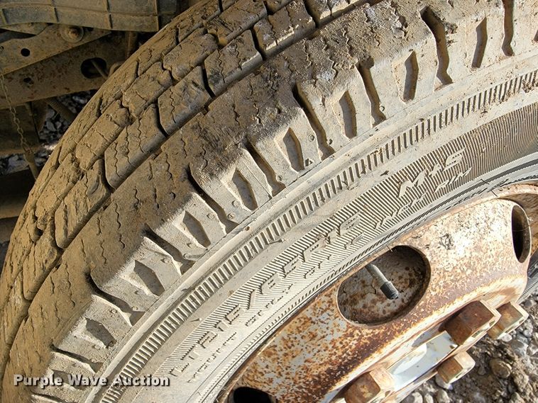 image for item JE9230 1993 GMC 4000DSL  flatbed truck