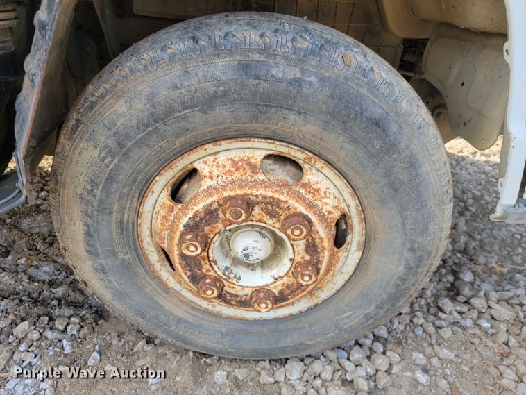 image for item JE9230 1993 GMC 4000DSL  flatbed truck