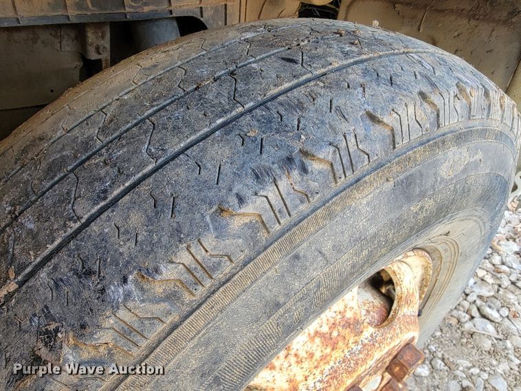 image for item JE9230 1993 GMC 4000DSL  flatbed truck