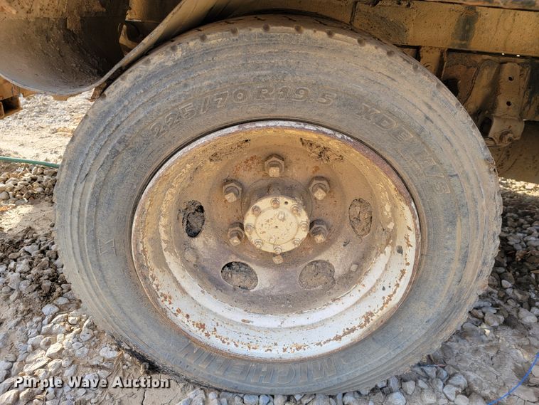 image for item JE9230 1993 GMC 4000DSL  flatbed truck