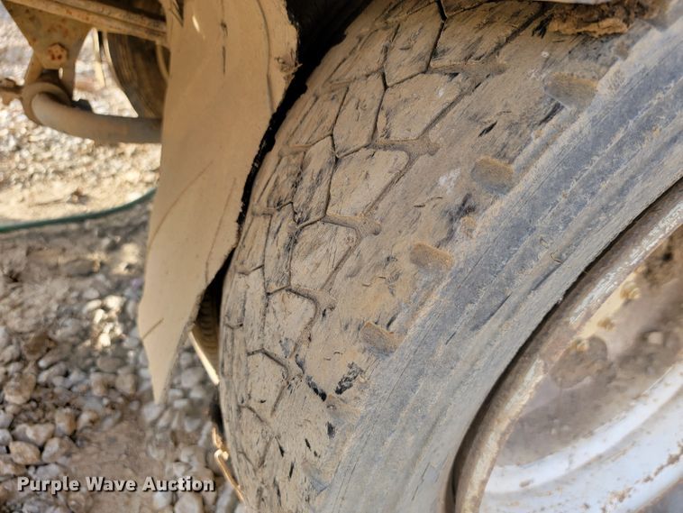 image for item JE9230 1993 GMC 4000DSL  flatbed truck