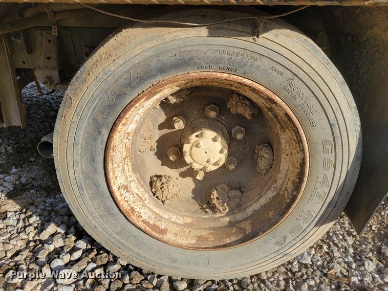 image for item JE9230 1993 GMC 4000DSL  flatbed truck