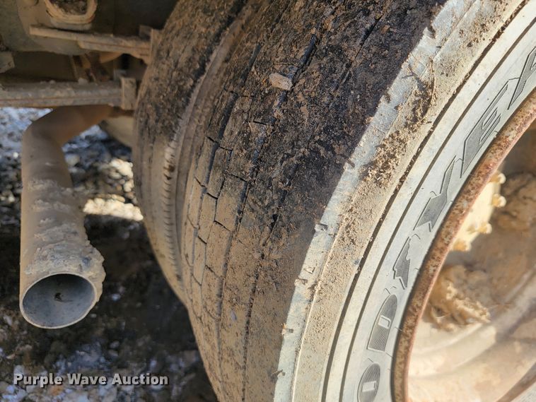 image for item JE9230 1993 GMC 4000DSL  flatbed truck