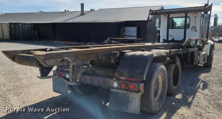 image for item JE9238 1998 Freightliner  roll-off container truck