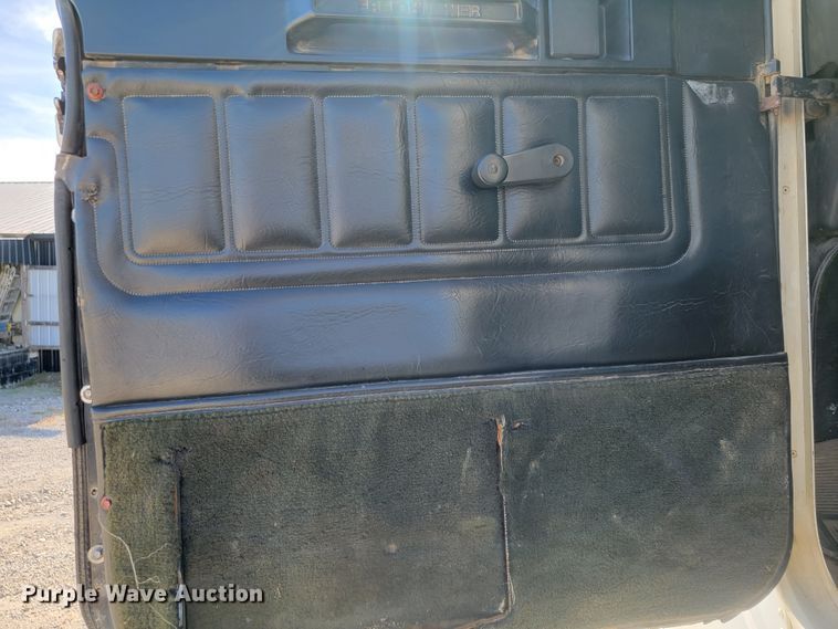 image for item JE9238 1998 Freightliner  roll-off container truck