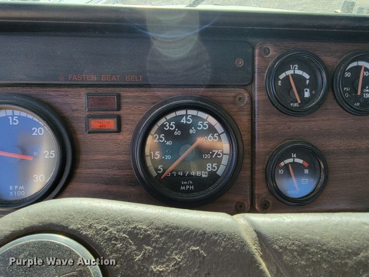 image for item JE9238 1998 Freightliner  roll-off container truck