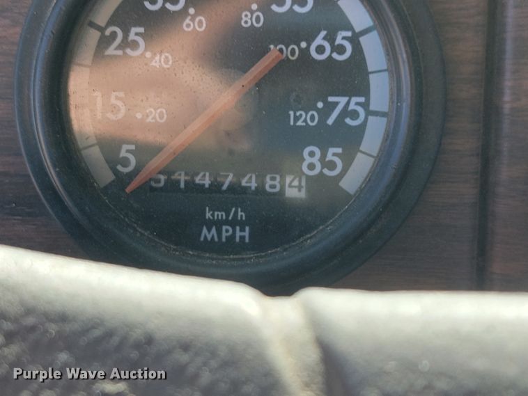 image for item JE9238 1998 Freightliner  roll-off container truck