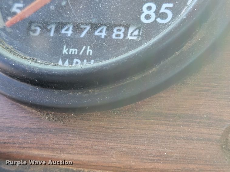 image for item JE9238 1998 Freightliner  roll-off container truck