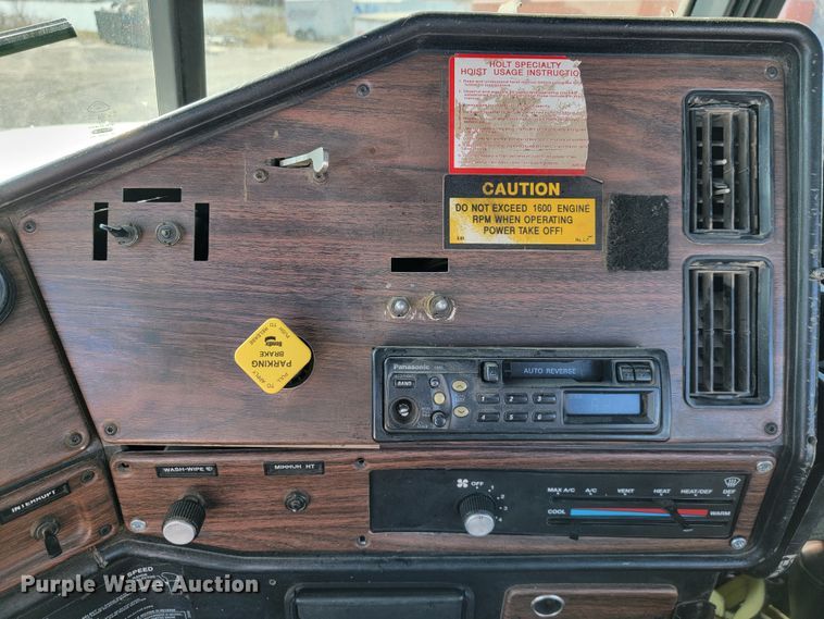 image for item JE9238 1998 Freightliner  roll-off container truck