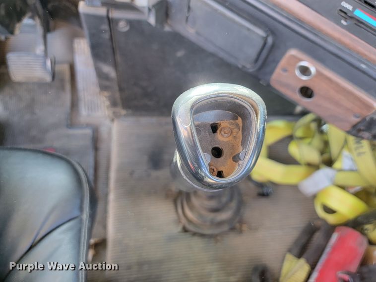 image for item JE9238 1998 Freightliner  roll-off container truck