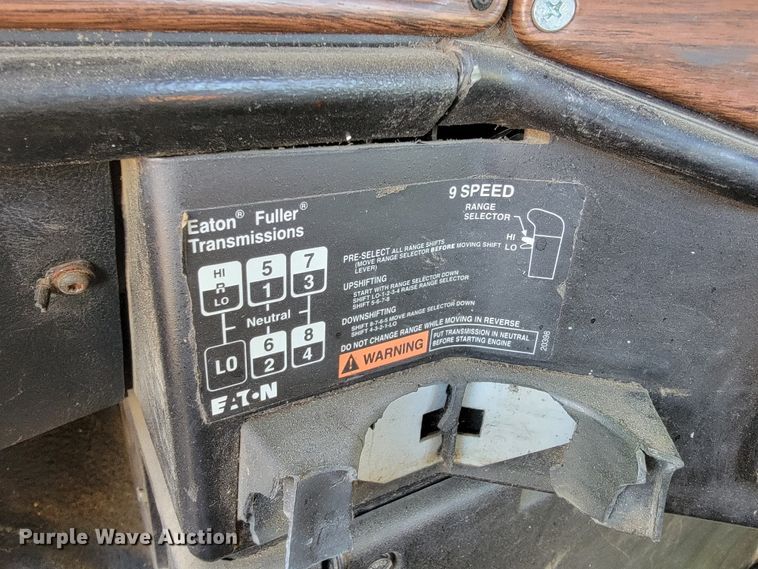 image for item JE9238 1998 Freightliner  roll-off container truck