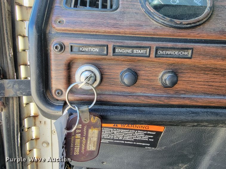 image for item JE9238 1998 Freightliner  roll-off container truck