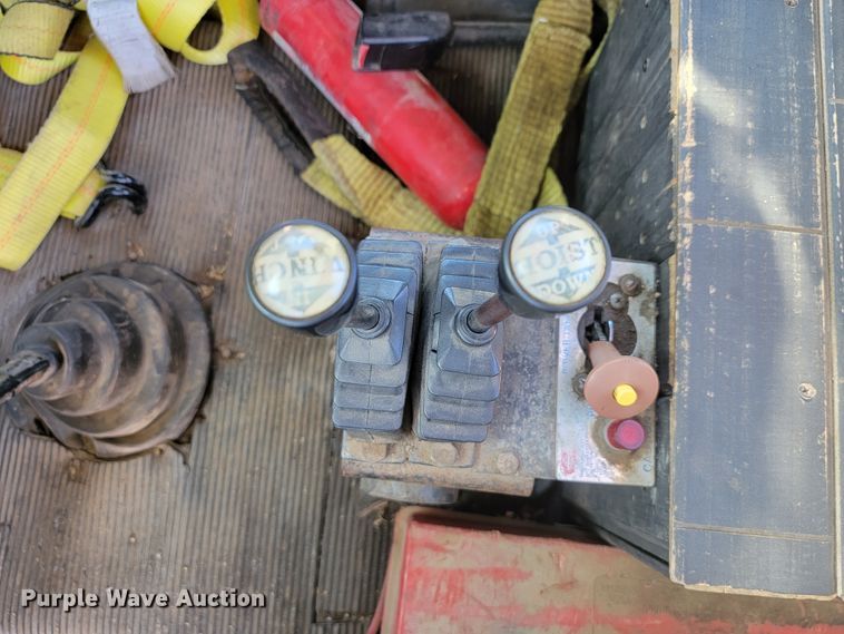 image for item JE9238 1998 Freightliner  roll-off container truck