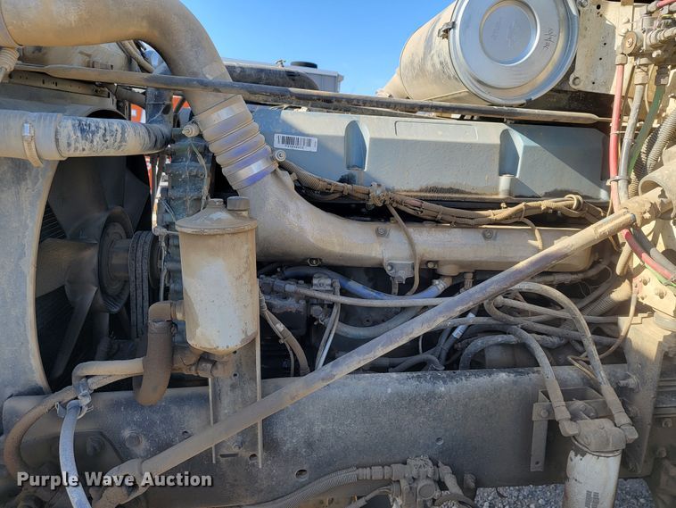 image for item JE9238 1998 Freightliner  roll-off container truck