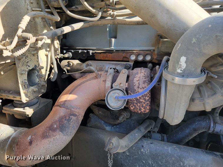 image for item JE9238 1998 Freightliner  roll-off container truck