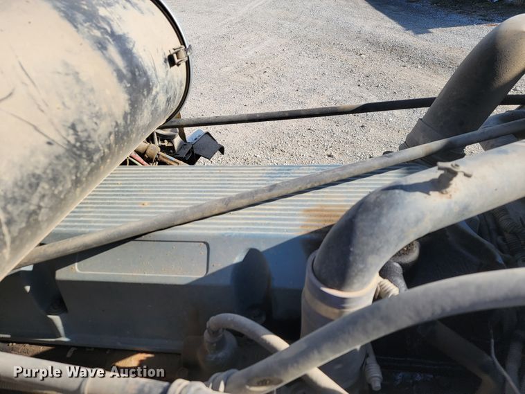 image for item JE9238 1998 Freightliner  roll-off container truck