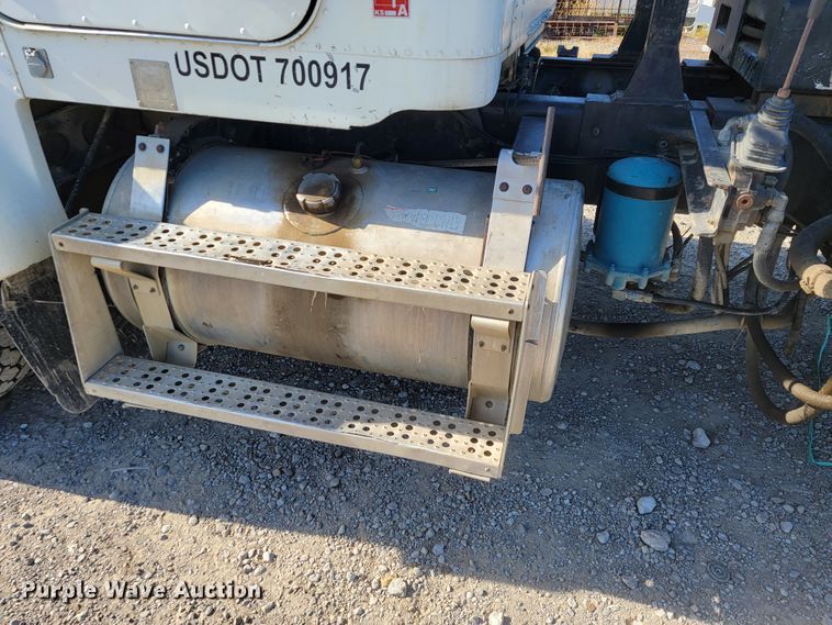 image for item JE9238 1998 Freightliner  roll-off container truck