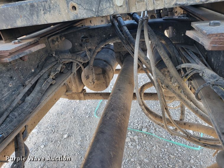 image for item JE9238 1998 Freightliner  roll-off container truck