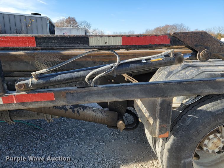 image for item JE9238 1998 Freightliner  roll-off container truck