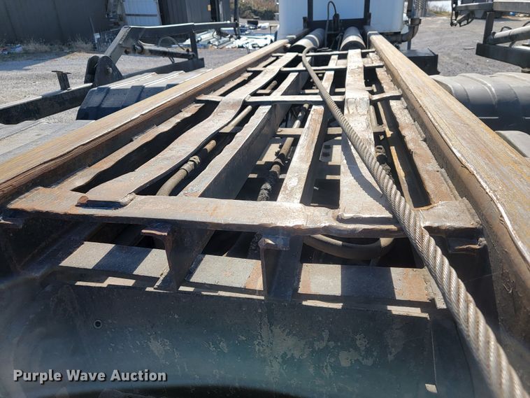 image for item JE9238 1998 Freightliner  roll-off container truck