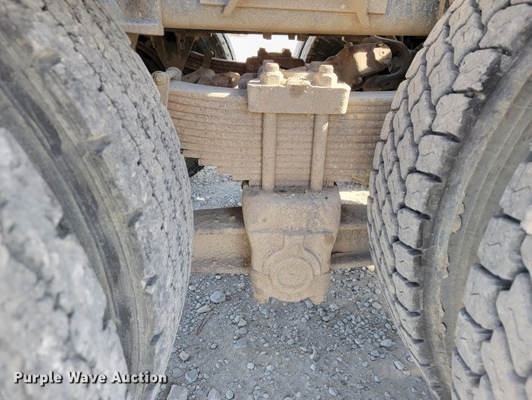 image for item JE9238 1998 Freightliner  roll-off container truck