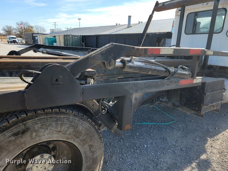 image for item JE9238 1998 Freightliner  roll-off container truck