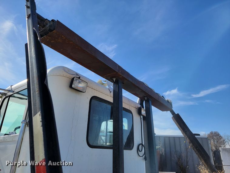 image for item JE9238 1998 Freightliner  roll-off container truck